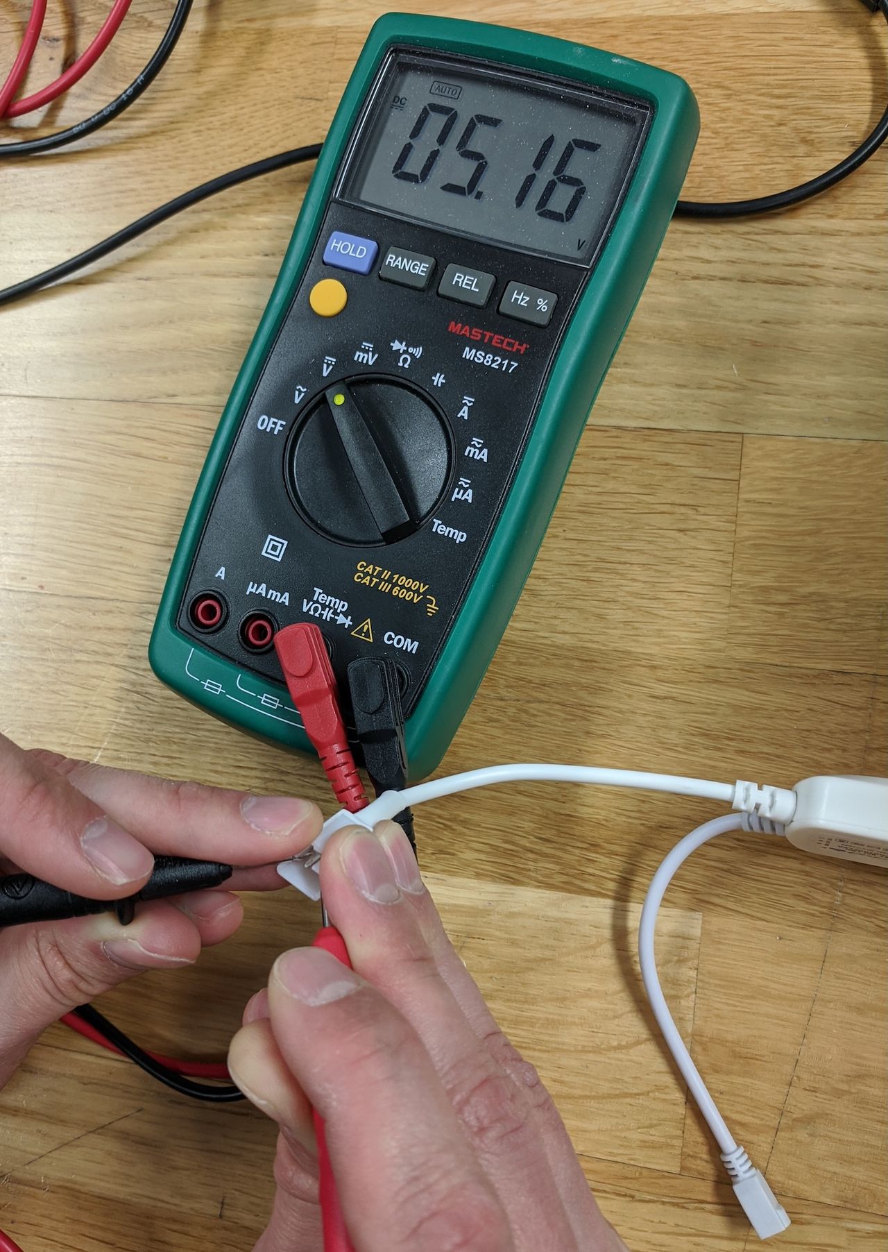 Power meter showing 5 volts.